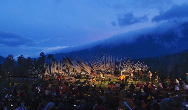 large group of people, sky, illuminated, lifestyles, crowd, person, leisure activity, built structure, men, architecture, arts culture and entertainment, mountain, building exterior, cloud - sky, night, mixed age range, enjoyment, tourism, dusk