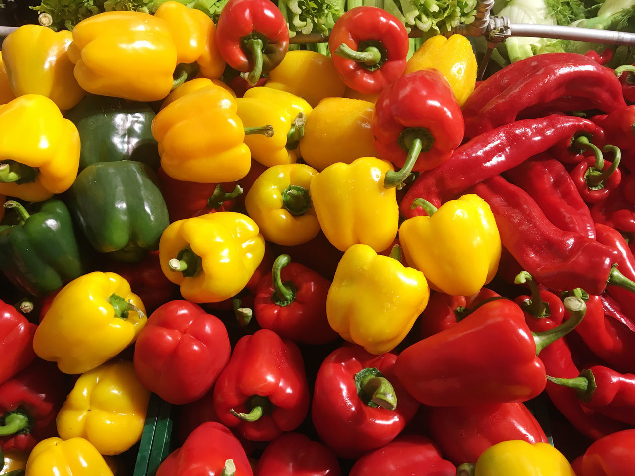 FULL FRAME SHOT OF BELL PEPPERS