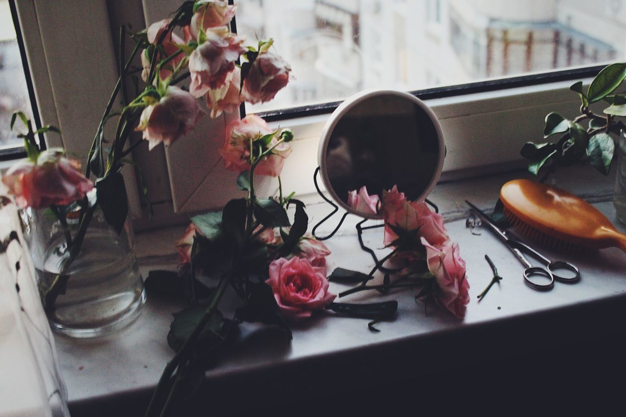 CLOSE-UP OF ROSES ON TABLE