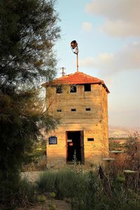 Abandoned house against sky