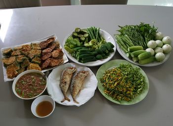 Deep fried mackerel with chili paste paste
