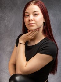 Portrait of young woman sitting on floor