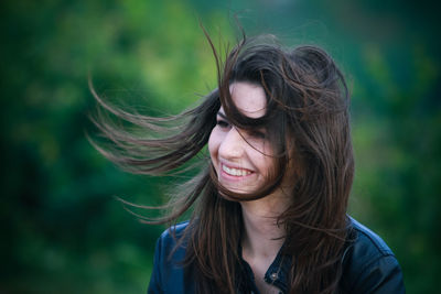 Close-up portrait of smiling young woman outdoors