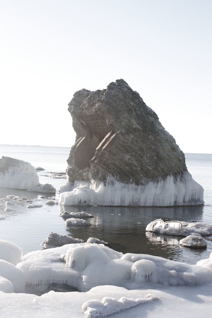 sea, water, rock - object, scenics, horizon over water, tranquil scene, clear sky, rock formation, beauty in nature, tranquility, nature, beach, copy space, shore, rock, idyllic, sky, wave, snow, cliff