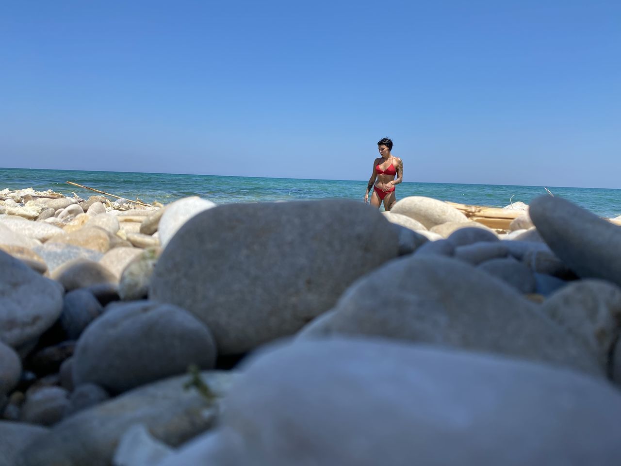 FULL LENGTH OF MAN ON ROCKS AT BEACH