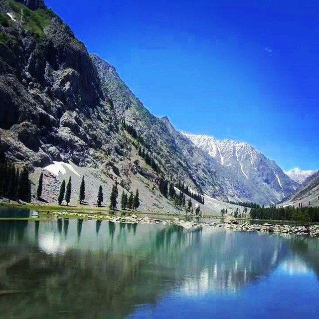 Beautiful Mahodand Lake Swat Valley pakistan naturelovers nature escapists heaven lush green scenery evergreen trees hiking trekking touring travel roadtrip snowy snowcovered mountains peaks mountainous landscape instanature instaearth instatravel