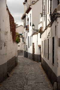 Streets of albaicin in granada, andalusia, spain