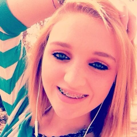 Smile youre more beautiful than you think(: 