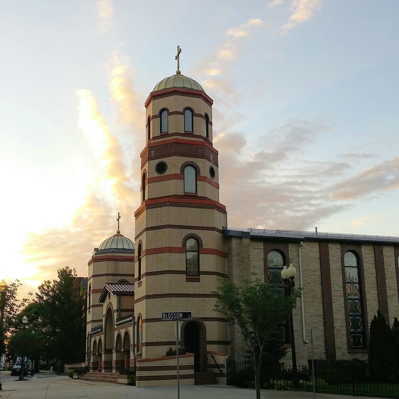 architecture, building exterior, built structure, sky, cloud - sky, low angle view, cloud, cloudy, place of worship, exterior, church, facade, outdoors, arch, religion, history, spirituality, no people, dome