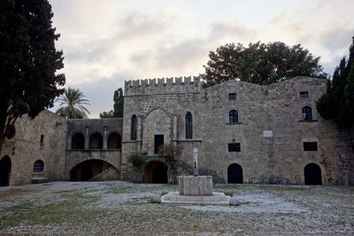 Old ruin building against cloudy sky