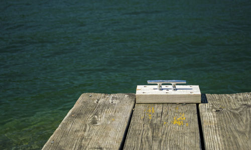 Cleat on wooden dock against lake