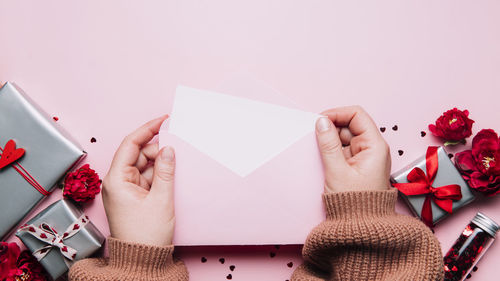 Cropped hand of woman holding gift box