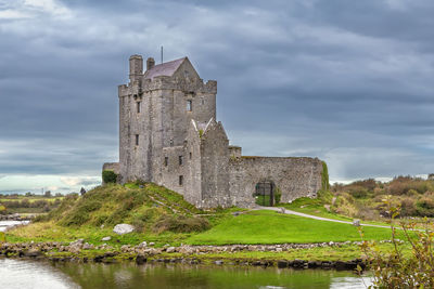 Dunguaire castle is a 16th-century tower house on the southeastern shore of galway bay, ireland