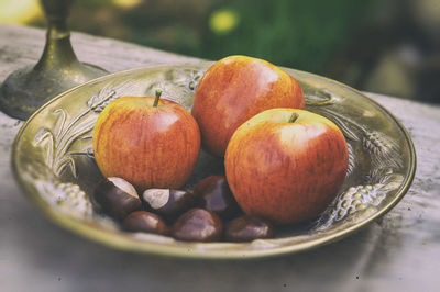 Close-up of apples in bowl