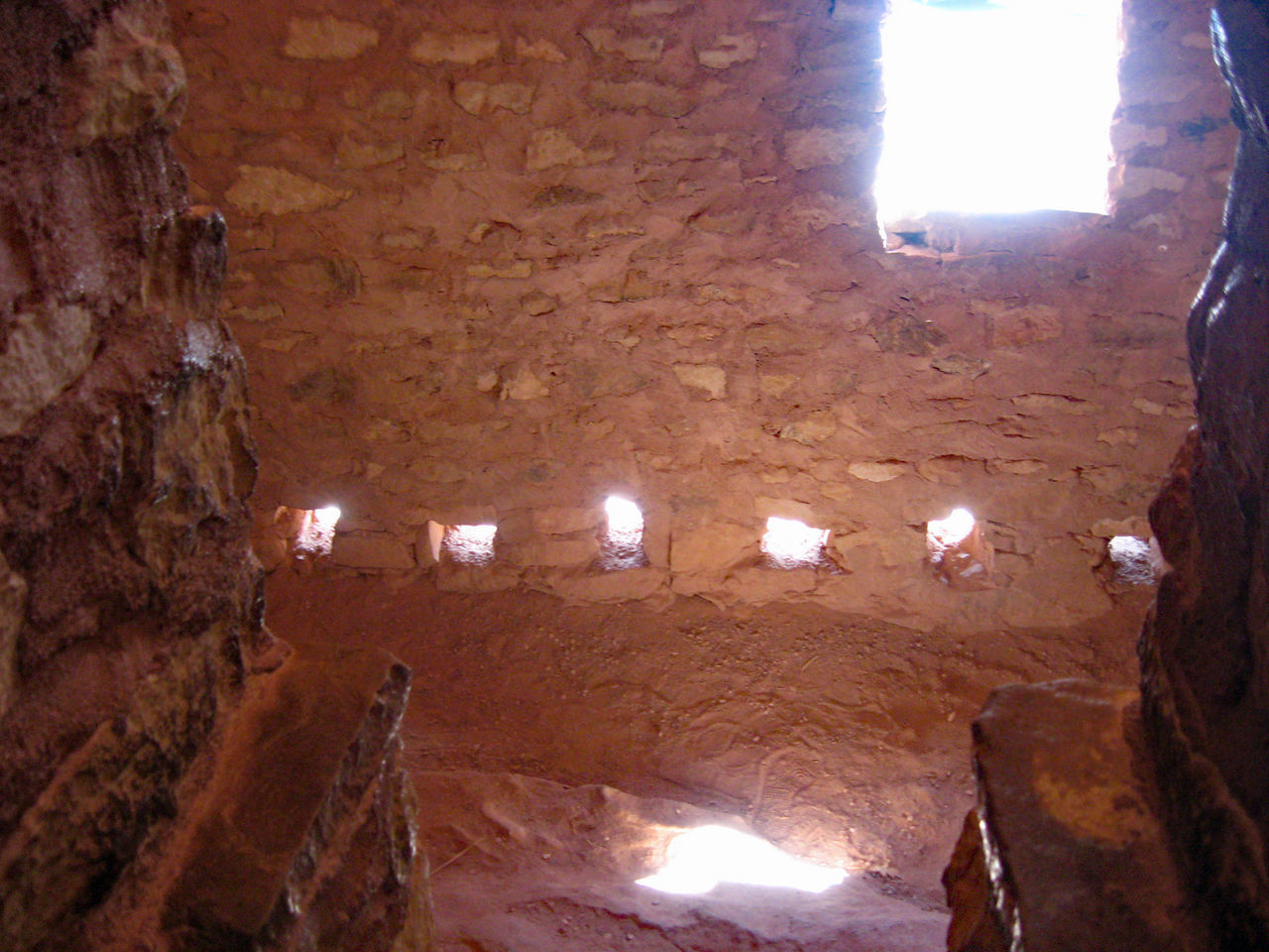 LOW ANGLE VIEW OF ILLUMINATED ELECTRIC LAMP