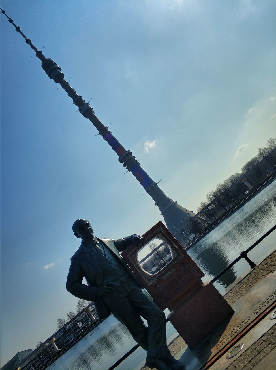 LOW ANGLE VIEW OF STATUE BY BUILDING AGAINST SKY