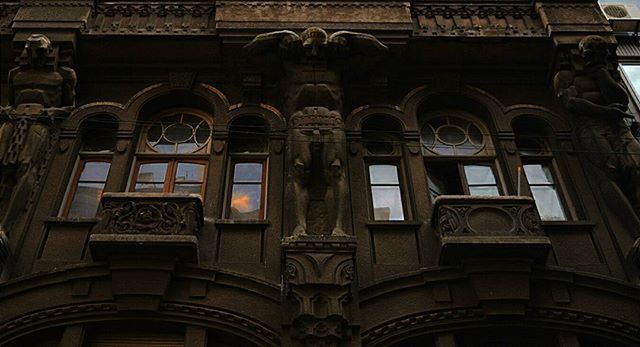 architecture, built structure, arch, building exterior, low angle view, window, ornate, building, history, facade, no people, day, architectural feature, outdoors, design, art and craft, carving - craft product, balcony, art, city