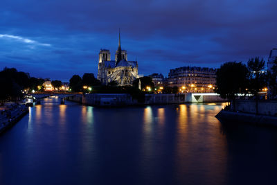 Night on notre dame de paris and the seine river