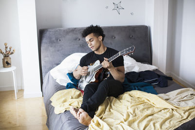 Young man playing an electric guitar