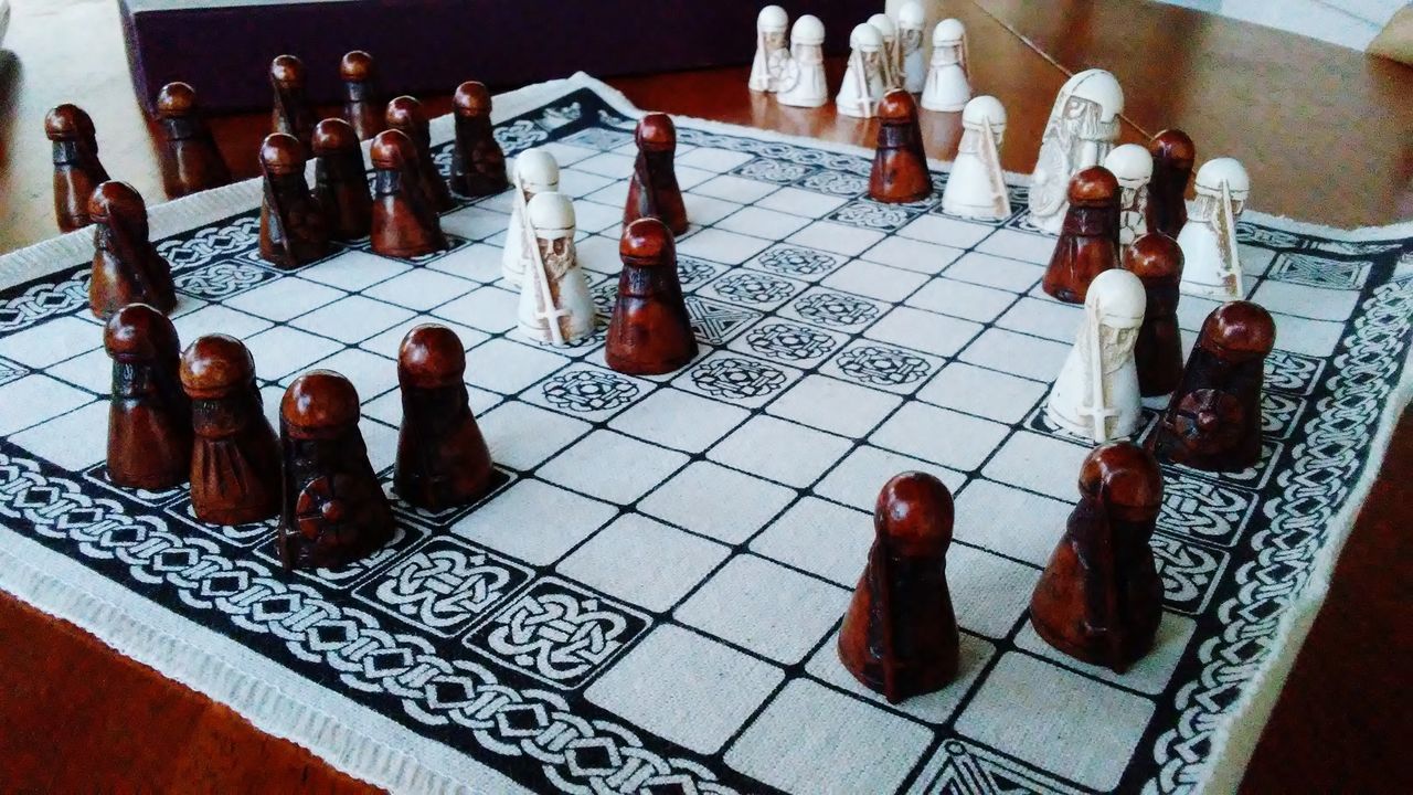 HIGH ANGLE VIEW OF CHESS PIECES ON TABLE AT HOME
