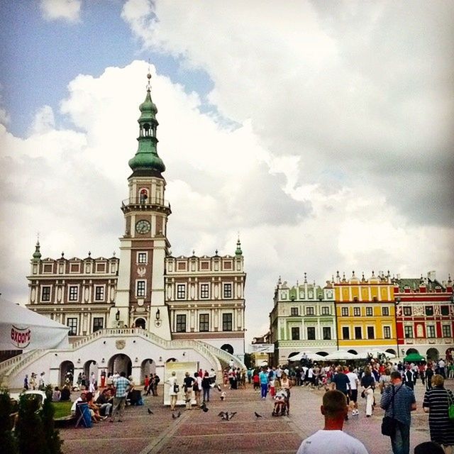 architecture, large group of people, built structure, building exterior, sky, cloud - sky, famous place, tourism, travel destinations, person, tourist, men, travel, international landmark, lifestyles, facade, capital cities, cloudy, city