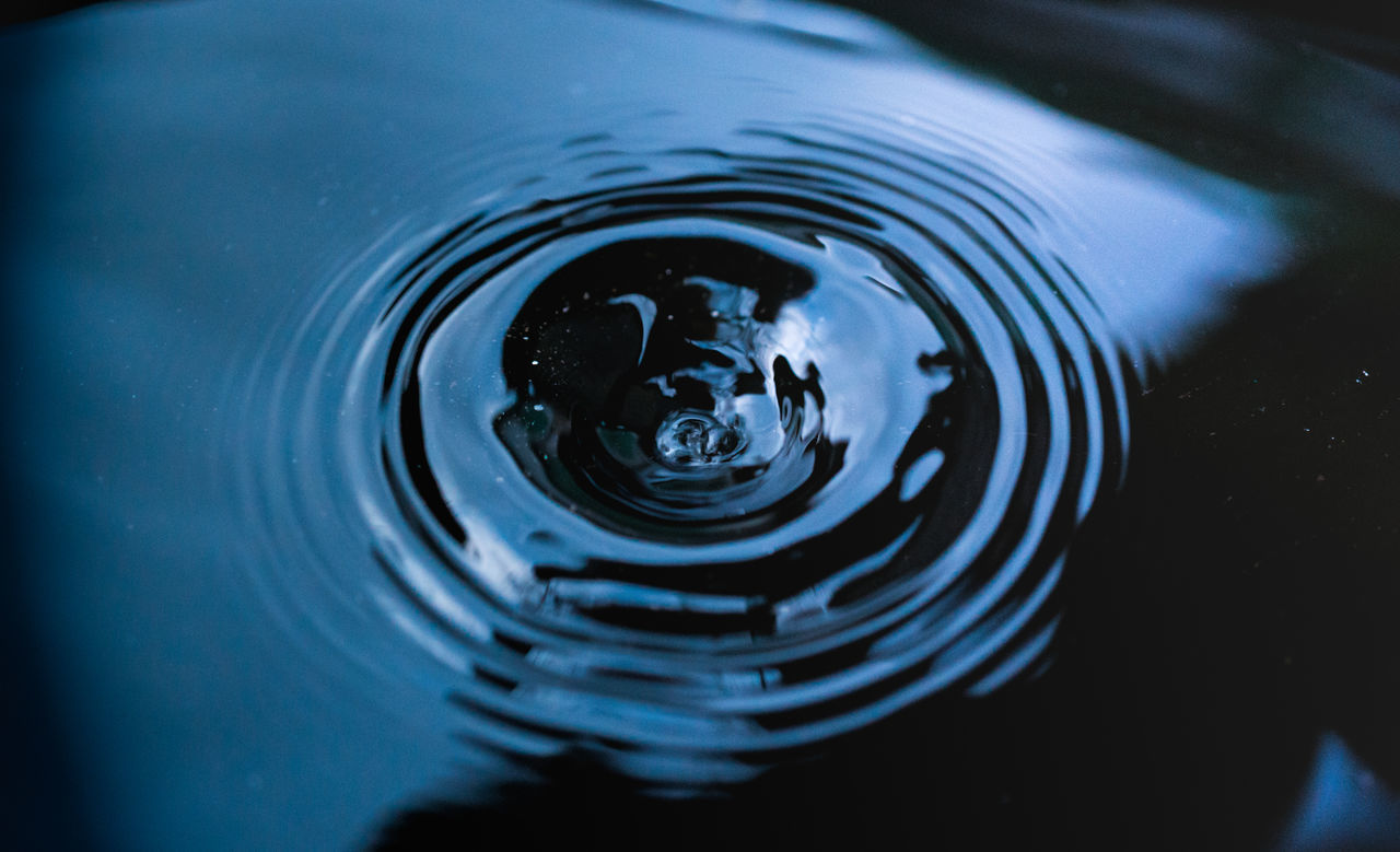 HIGH ANGLE VIEW OF WATER SPLASHING ON ROCK