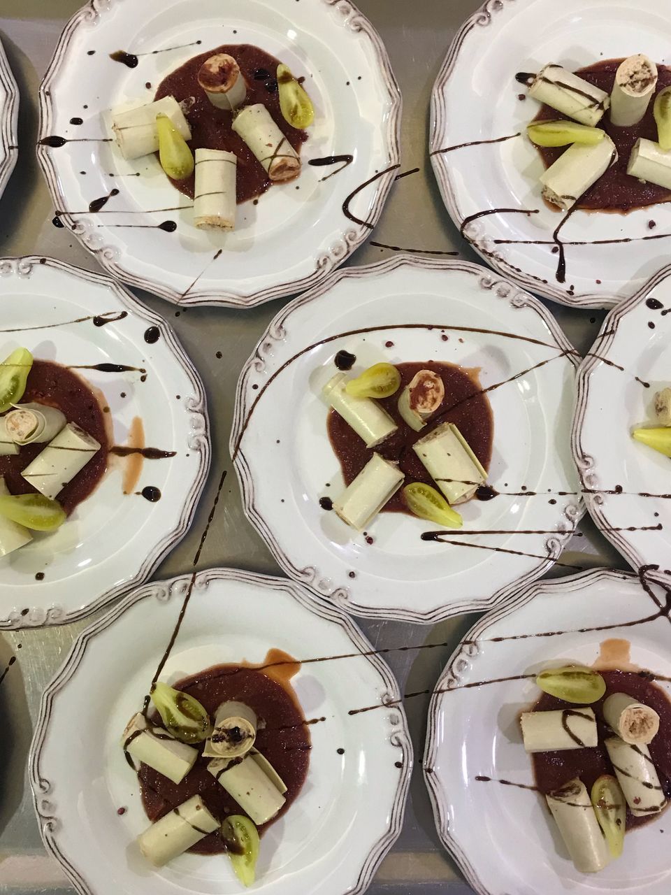 DIRECTLY ABOVE SHOT OF CAKE SERVED IN PLATE