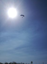 Low angle view of sun shining in sky