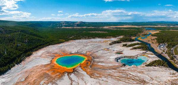 Grand prismatic pool at yellowstone national park colors