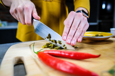Midsection of man preparing food on table