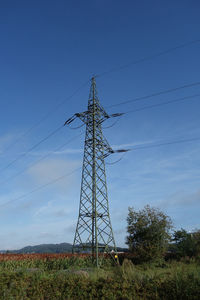 Energy supply with a 380 kv power line and power pole