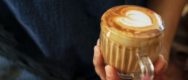 Close-up of hand holding coffee cup