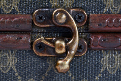 Close-up of rusty metal chain