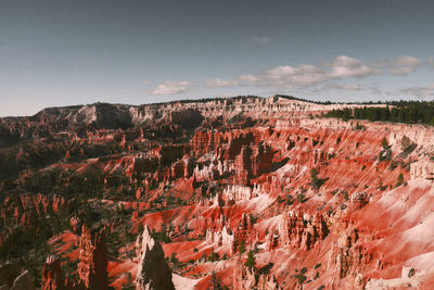 Scenic view of the vibrant orange rock formations in bryce canyon