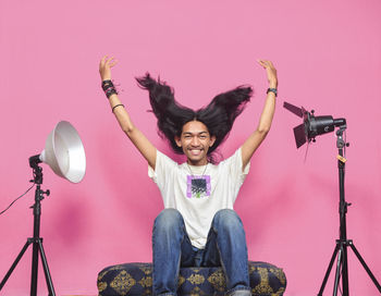 Portrait of a smiling young woman photographing