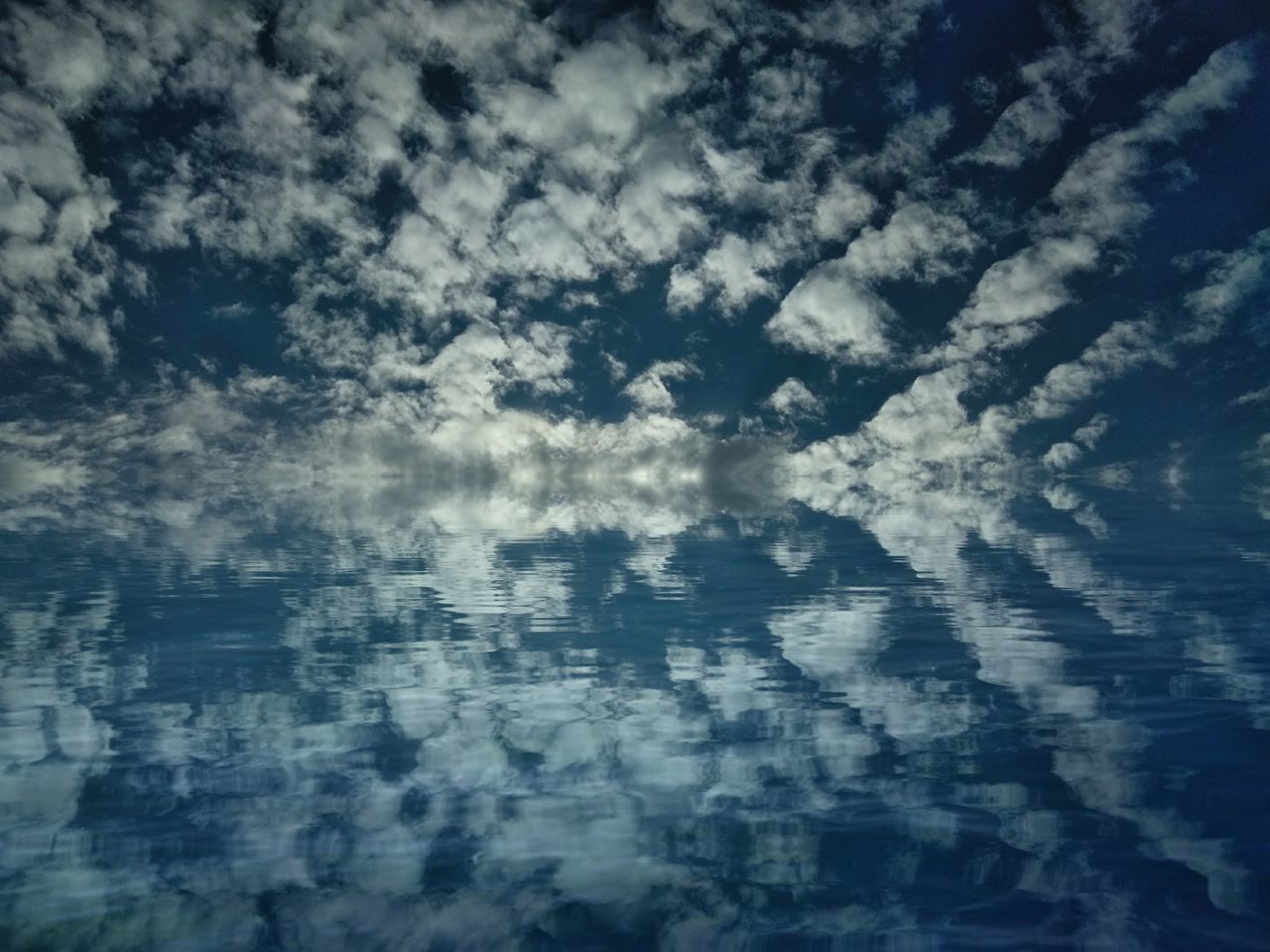 FULL FRAME SHOT OF CLOUDS IN SKY