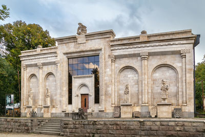 Building of geological museum and art gallery, dilijan, armenia