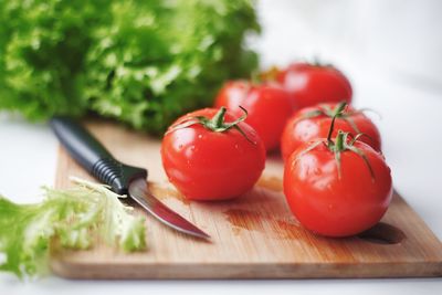 Close-up of tomatoes on cutting board