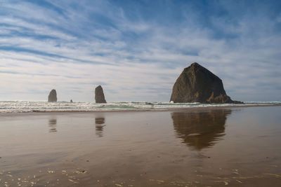 Haystack rock, cannon beach, oregon, pacific northwest, usa