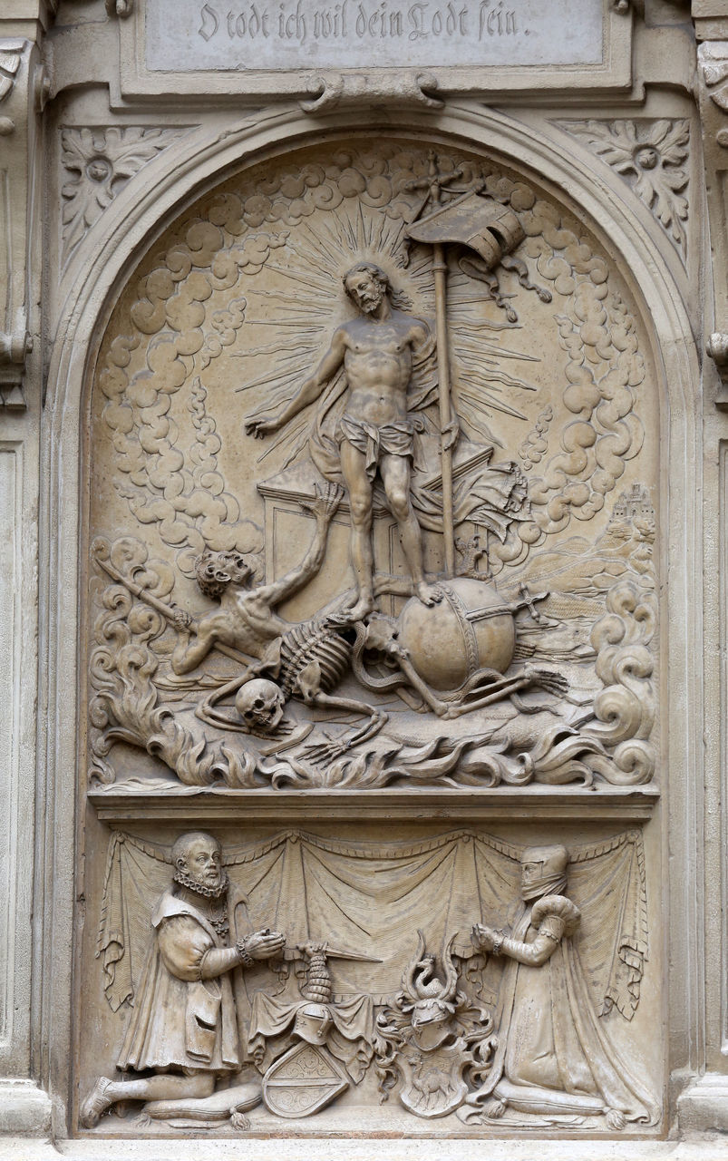 CLOSE-UP OF ANGEL SCULPTURE