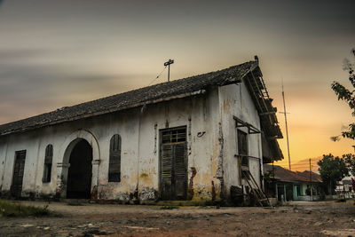 Abandoned building against sky