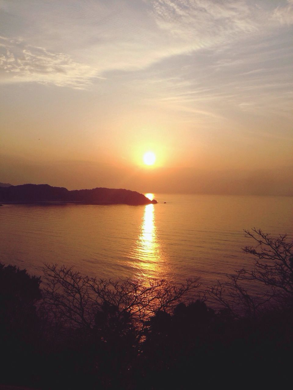 sunset, water, sun, tranquil scene, scenics, tranquility, beauty in nature, reflection, sky, nature, idyllic, silhouette, sea, lake, sunlight, orange color, cloud - sky, rippled, horizon over water, outdoors