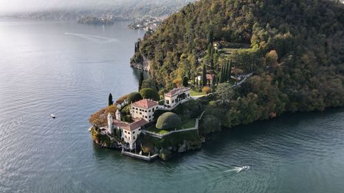 High angle view of villa balbianello on como lake