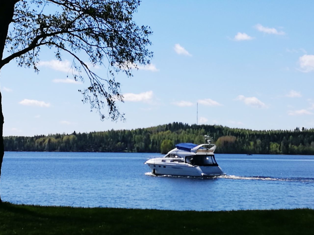 NAUTICAL VESSEL ON LAKE AGAINST SKY