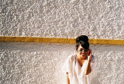 Young woman in sunglasses at beach 