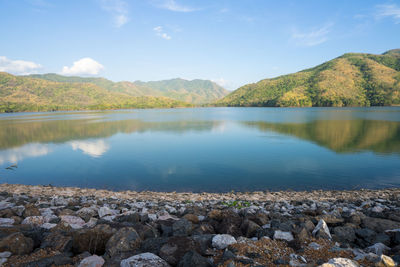 Scenic view of lake and mountains against sky