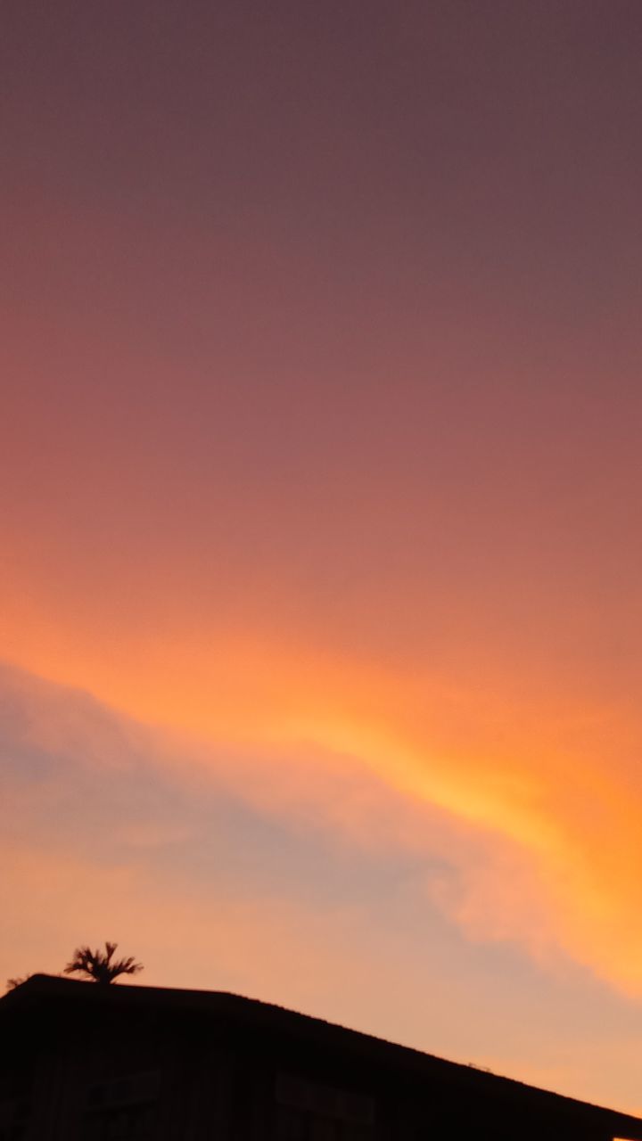 sky, sunset, afterglow, cloud, silhouette, orange color, beauty in nature, nature, no people, dawn, scenics - nature, red sky at morning, architecture, dramatic sky, evening, tranquility, horizon, copy space, outdoors, environment, built structure, tranquil scene, sunlight, building exterior, landscape, idyllic, building
