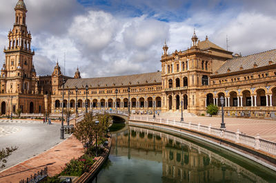 Wide angle on plaza de espana at seville. reflection of building on water in city