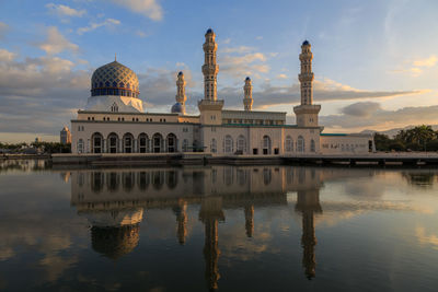 Kota kinabalu city mosquewith reflection on lake during sunrise