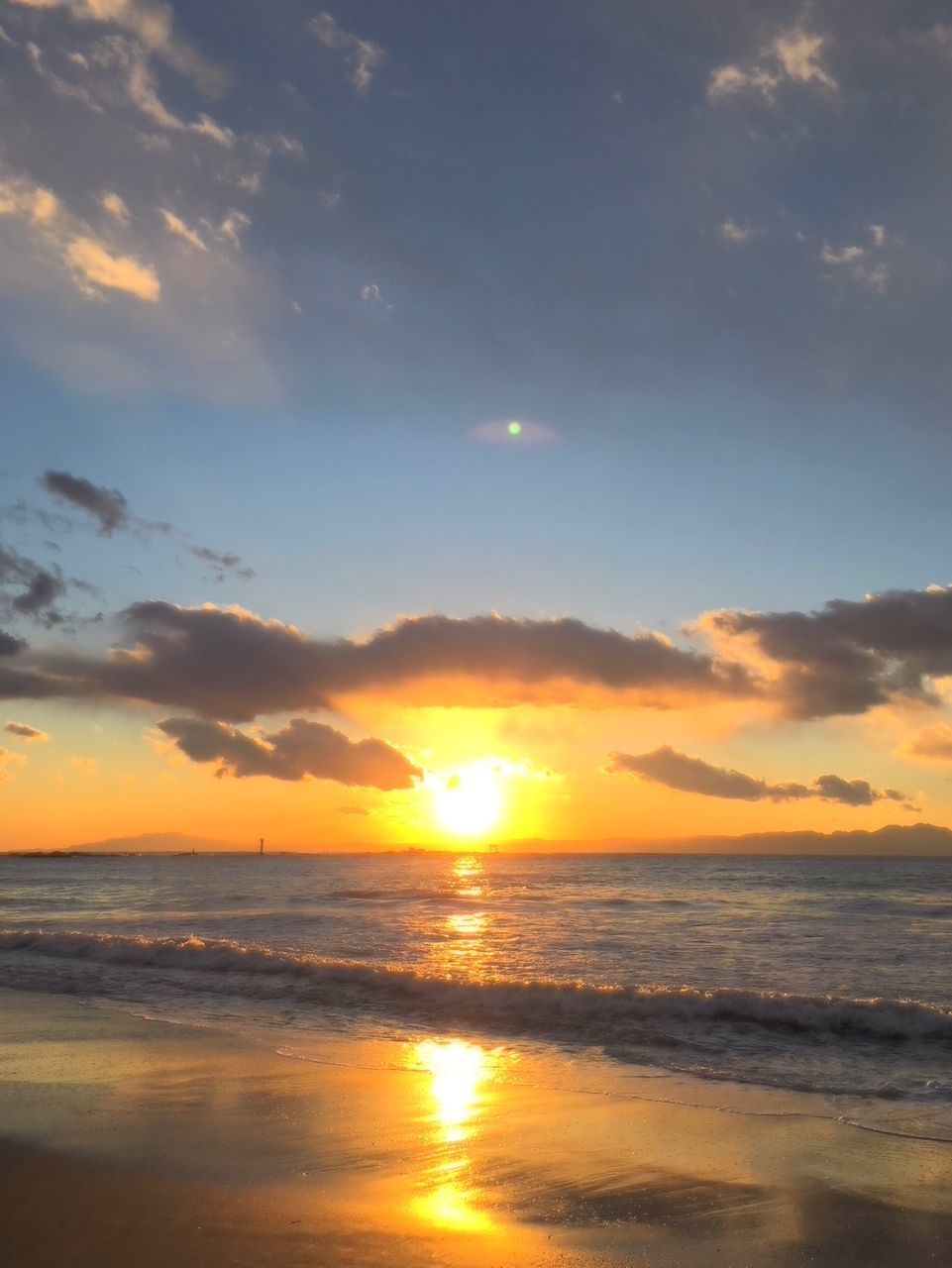 sea, sunset, horizon over water, beach, water, sun, scenics, sky, beauty in nature, tranquil scene, shore, tranquility, orange color, idyllic, reflection, nature, cloud - sky, sunlight, sand, wave